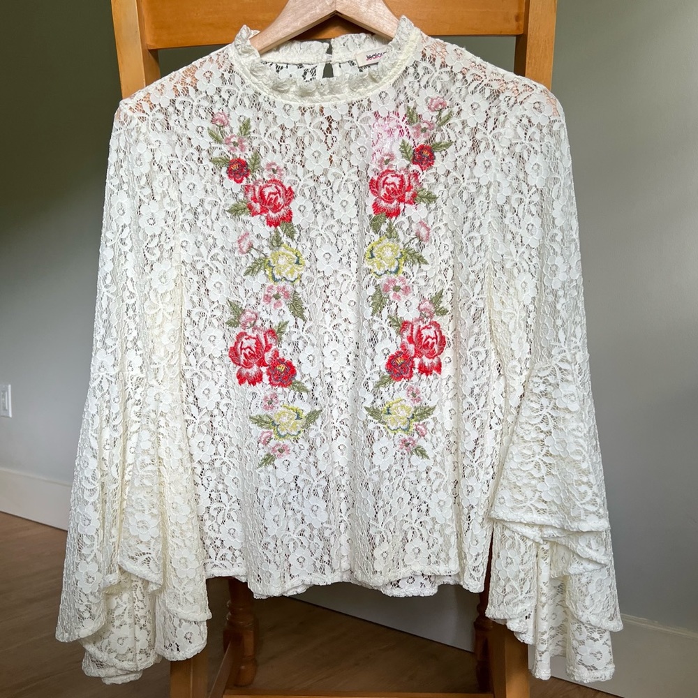 NWT Jealous Tomato Boho Lace Embroidered Top with Flare Sleeves Size Medium
